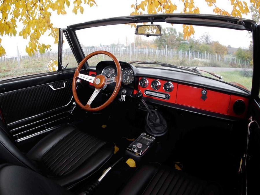 Торпедо Alfa Romeo 1750 Spider Veloce (105) 1967 года  (фото 11 из 16)